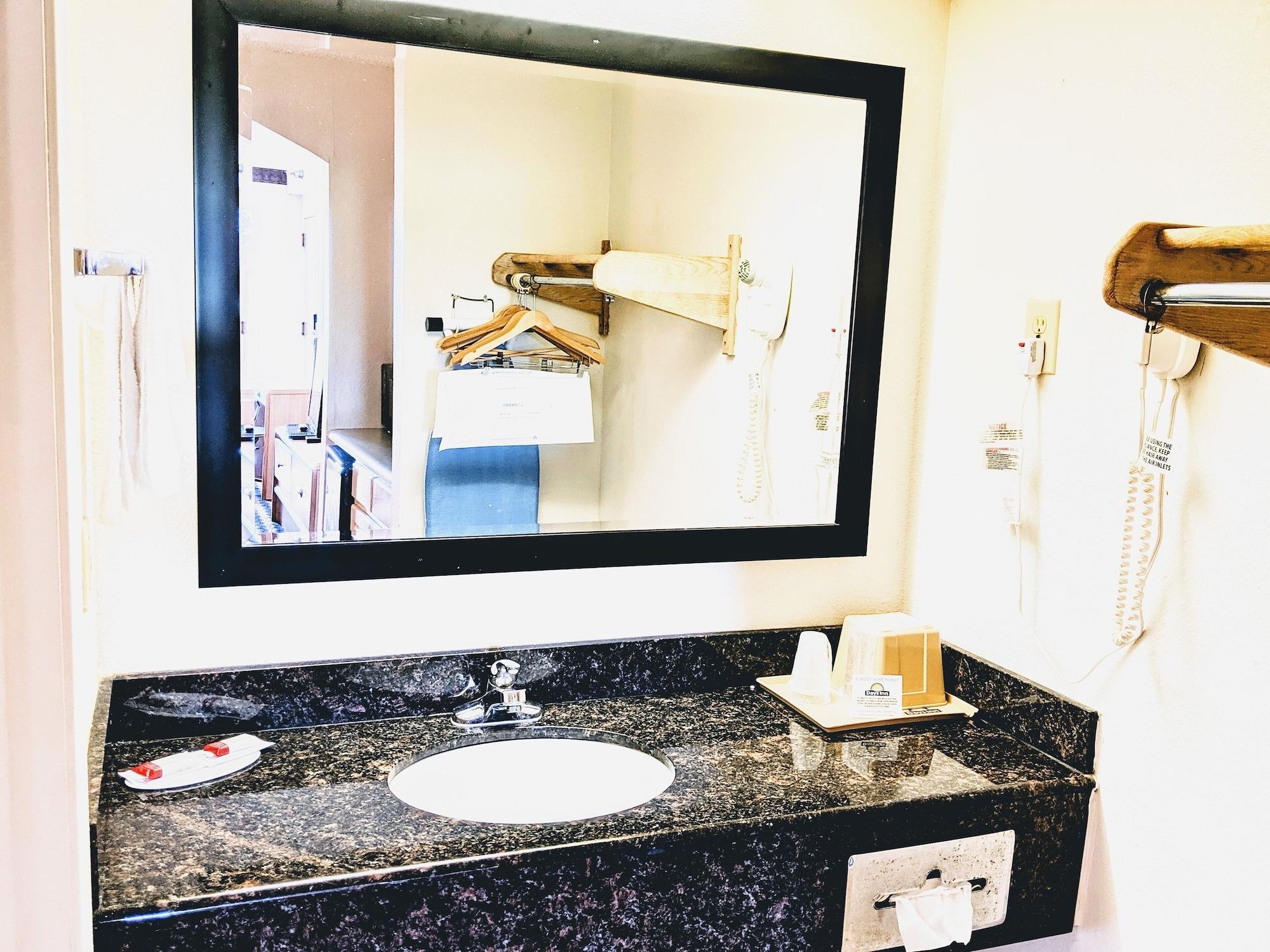 Quality Inn & Suites Decatur Priceville I-65 Exterior foto