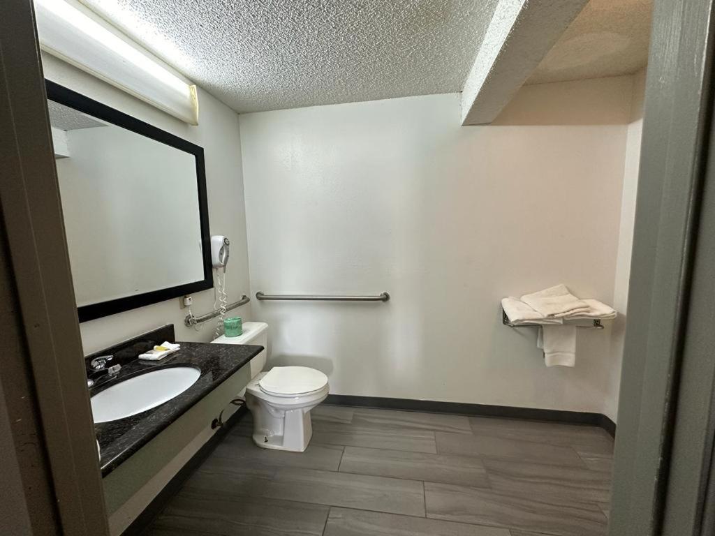 Quality Inn & Suites Decatur Priceville I-65 Exterior foto