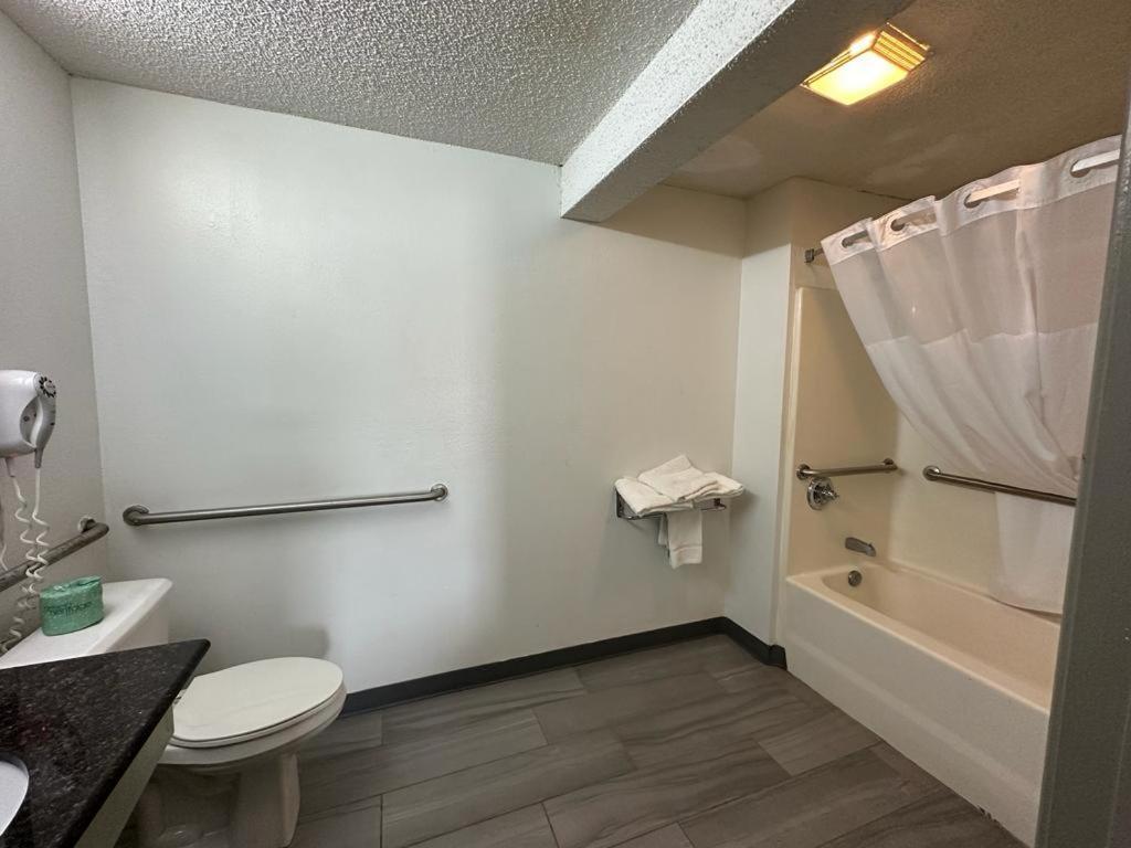 Quality Inn & Suites Decatur Priceville I-65 Exterior foto